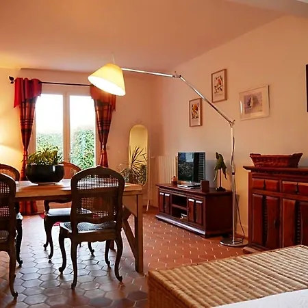 Le Champ De L'eau Bed & Breakfast