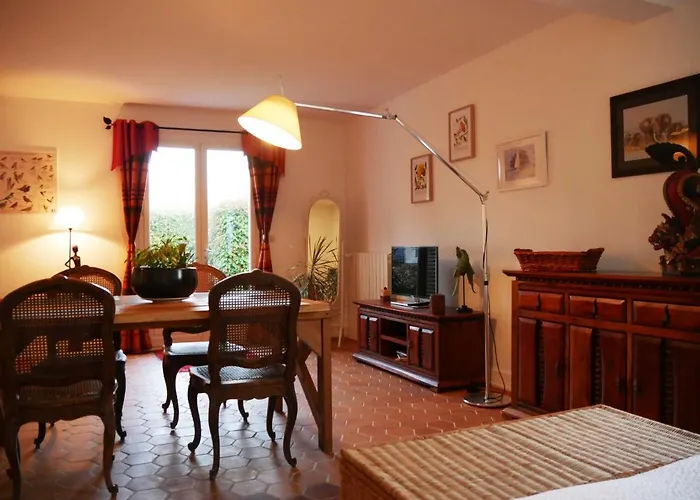 Bed & Breakfast Le Champ De L'eau 3*